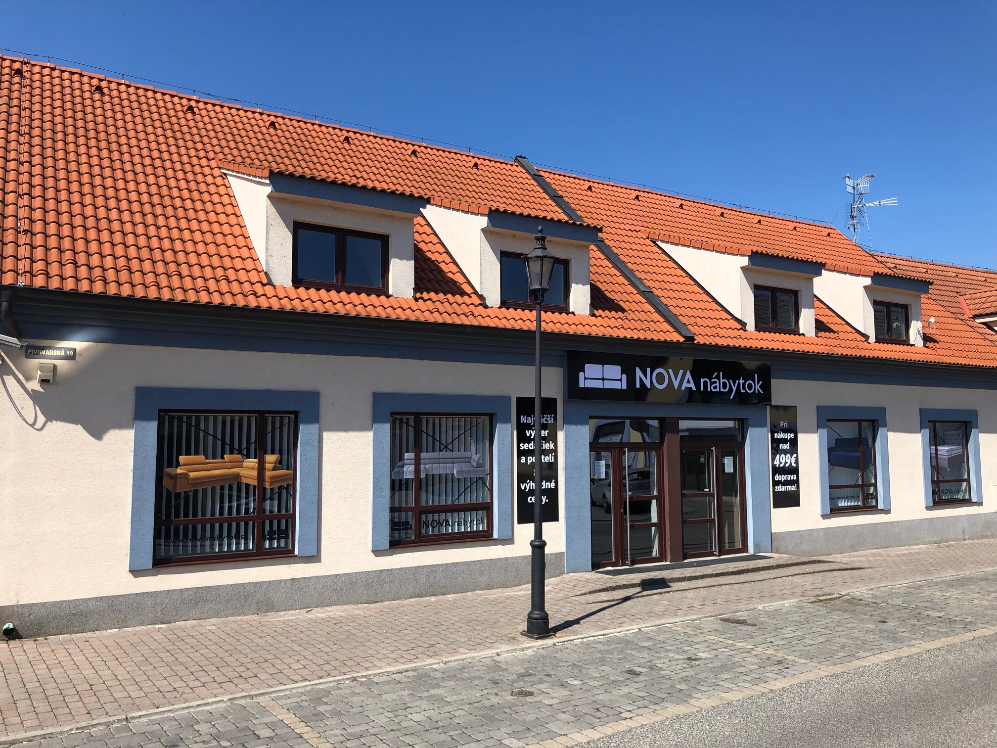 Predajňa NOVA nábytok Skalica – exteriér